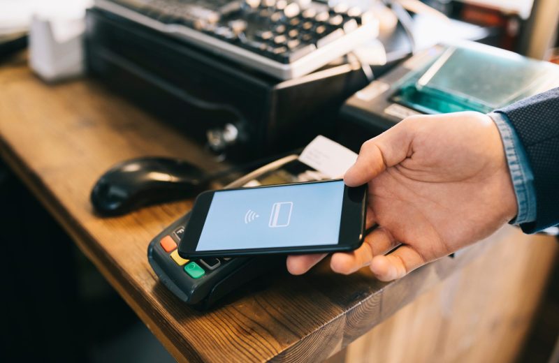 Retailers support electronic payment fee reform